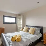 Modern Riverfront Apt. 10 Mins From Hydro/Secc